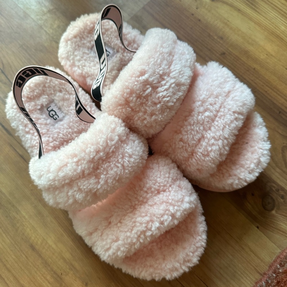 Ugg fluff women’s pink slippers size 9